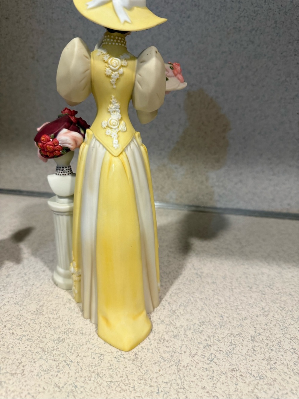 Avon Yellow and Cream Victorian Lady Figurine with Pink and Red Roses - Picture 4 of 5